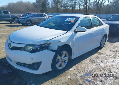 2014 Toyota Camry Se z USA, uszkodzony, nr VIN 4T1BF1FK2EU441470